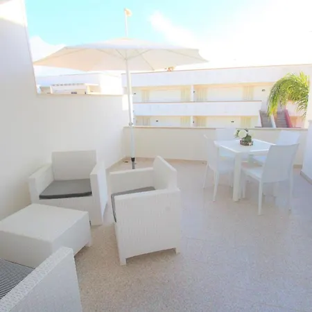 A 150 M Dal Mare Climatizzato Con Bellissimo Patio Esterno